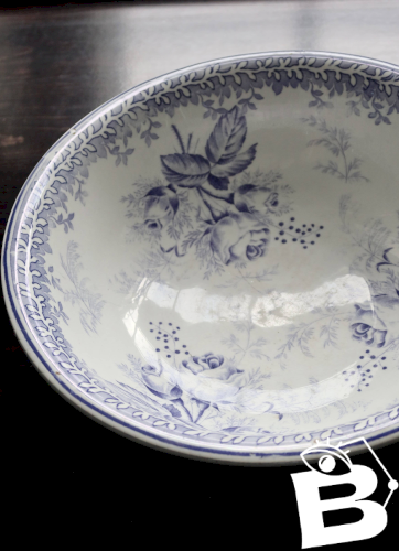 Bassine ancienne en faïence blanche et violette - Décor floral