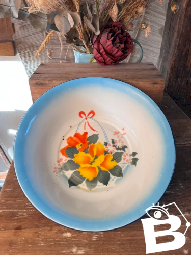 Bassine vintage en tôle émaillée