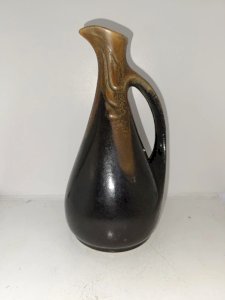 beau ancien pichet à coulure marron signé denbac en bon etat