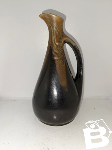 beau ancien pichet à coulure marron signé denbac en bon etat