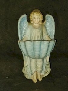 Beautiful lavabo in the shape of an angel, first part of the 20th century, made of biscuit, in good condition.
