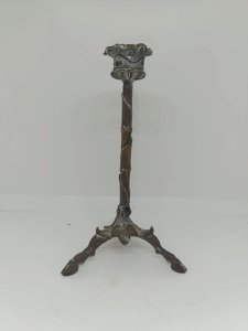 beautiful 19th century bronze candlestick in good condition