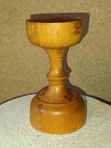 beau bougeoir en bois tourne brutaliste en bon etat