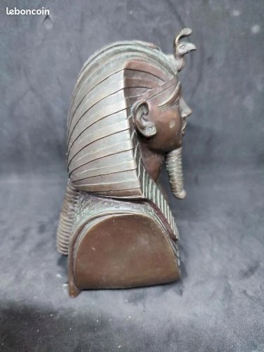 Beau buste de toutankhamon daté 2000 et signé Veronese en bon etat