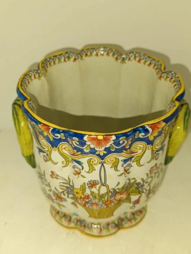 beau cachet pot decor floral style rouen signé desvres? en bon etat