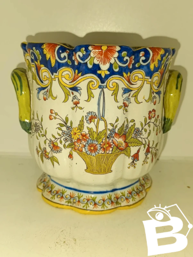 beau cachet pot decor floral style rouen signé desvres? en bon etat