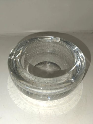 beau cendrier incrustation bulle signé VNGC  ou VGNC en bon etat