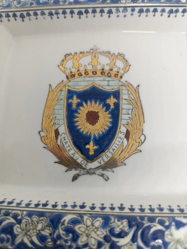 beau cendrier vide poche en porcelaine chinoise decor blason chateau versailles en bon etat