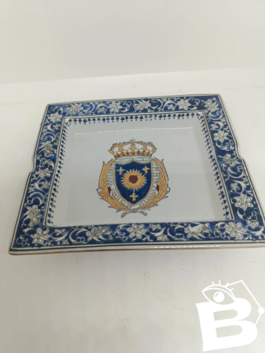 beau cendrier vide poche en porcelaine chinoise decor blason chateau versailles en bon etat