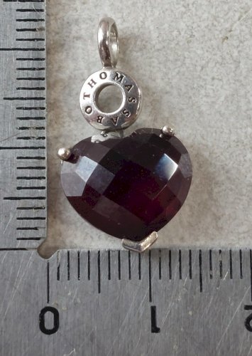 Beau charm, coeur rouge à facettes, Thomas Sabo, en argent massif ^