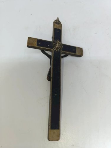 beau crucifix ancien en bronze? en bon etat