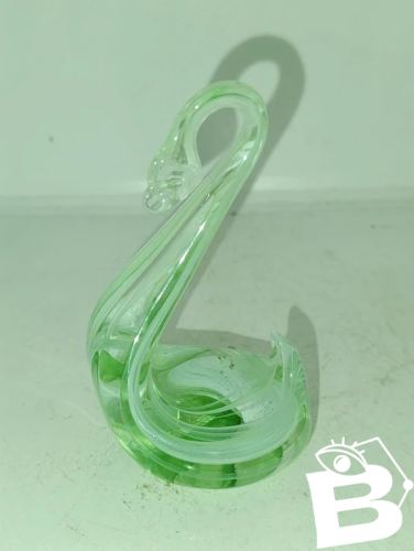 beau cygne en verre sculpte en bon etat
