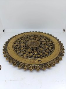 beautiful bronze or brass trivet with leaf decoration in good condition