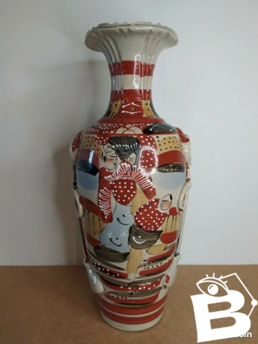 Beau grand Vase Ancien Satsuma Avec Partie En Volume sur les côtés en bon état