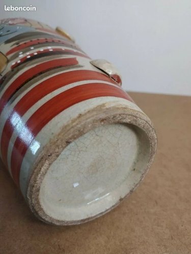 Beau grand Vase Ancien Satsuma Avec Partie En Volume sur les côtés en bon état