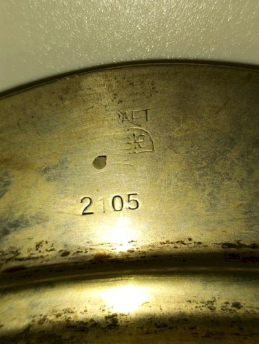 beau légumier en metal argente travaillé portant un poincon a determiner en bon etat mais à nettoyer