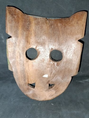 beau masque sculptee en bois dorigine asiatique Thaïlande? indonesie? en bon etat