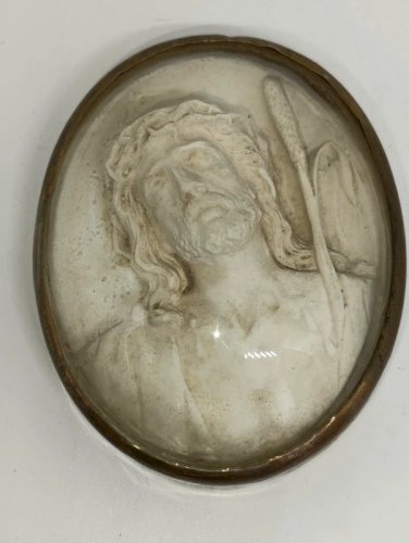 beau medaillon sous verre datant du 19eme siecle jesus au roseau en bon etat