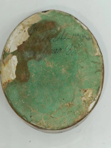 beau medaillon sous verre datant du 19eme siecle jesus au roseau en bon etat