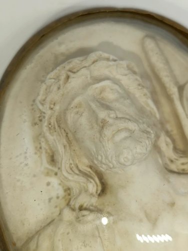 beau medaillon sous verre datant du 19eme siecle jesus au roseau en bon etat
