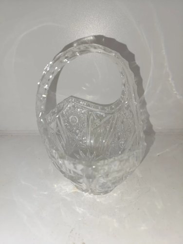 beau panier en cristal taille en bon etat