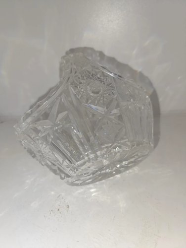 beau panier en cristal taille en bon etat