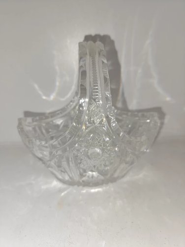 beau panier en cristal taille en bon etat