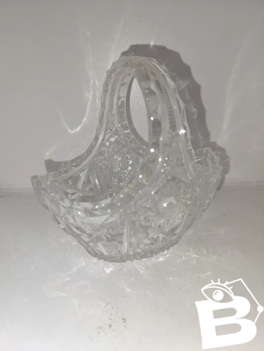 beau panier en cristal taille en bon etat