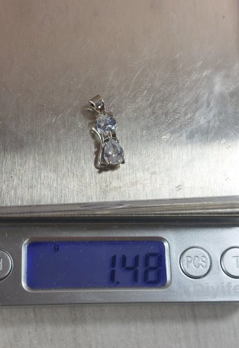 Beau pendentif, forme chat, décor strass, en argent massif