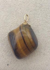 Beau pendentif, pierre oeil de tigre ^