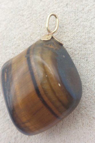Beau pendentif, pierre oeil de tigre ^