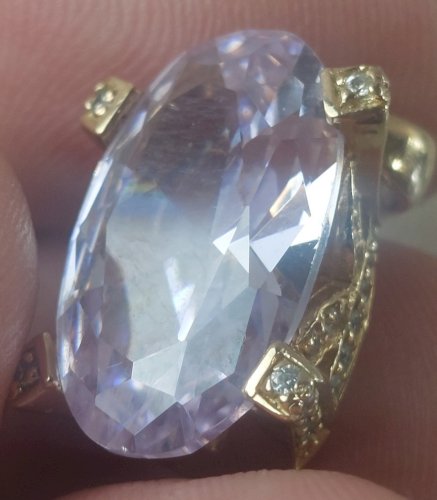 Beau pendentif strass mauve, en métal doré