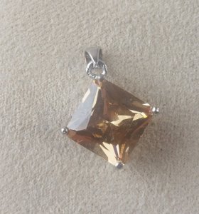 Beau pendentif strass orange, en métal argenté