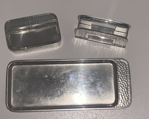 Beau petit set de bureau art déco moderniste en métal embouti