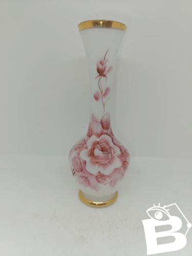 beau petit vase ancien en opaline à decor floral en bon etat