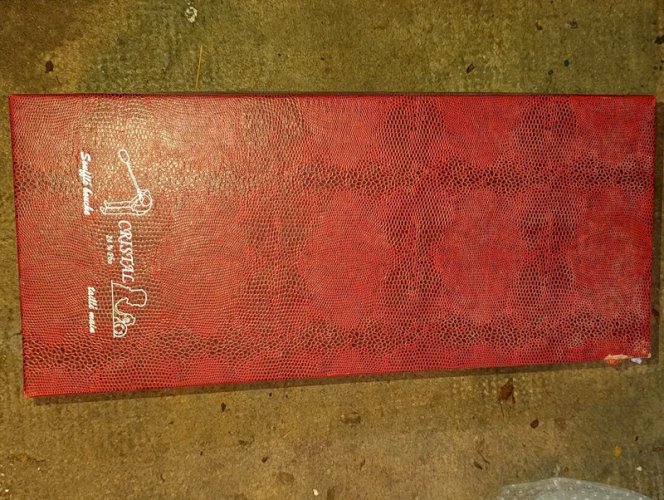 beau pichet en cristal travaillé avec presser papier en bon etat