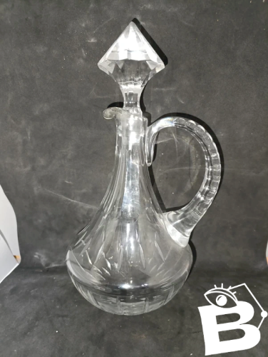 beau pichet en cristal travaillé avec presser papier en bon etat