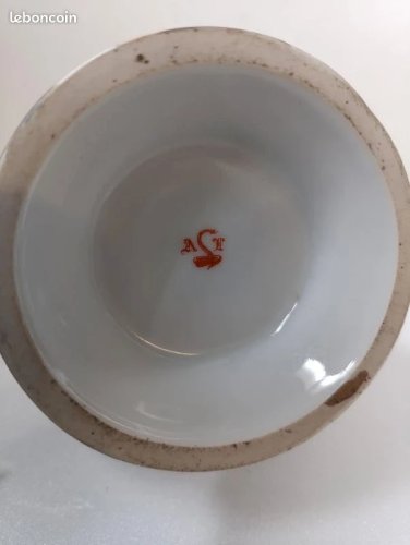 beau pichet en porcelaine de couleuvre signé Albert Laurent en bon etat