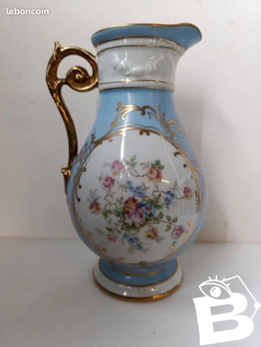 beau pichet en porcelaine de couleuvre signé Albert Laurent en bon etat