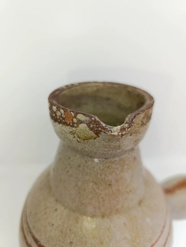 beau pichet signe Joel baudouin à durtal à decor floral en bon etat