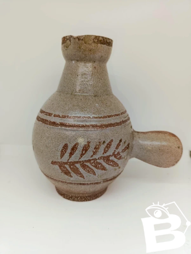 beau pichet signe Joel baudouin à durtal à decor floral en bon etat