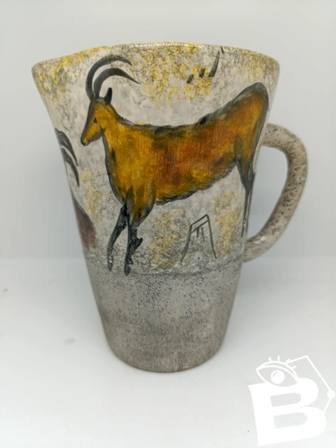 beau pichet / vase fait main signé decor style lascaux en bon etat
