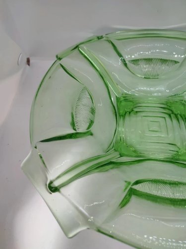 Beau plat Art Déco modèle Sigrid produit par August Walther & Sohne AG Dresden en 1937