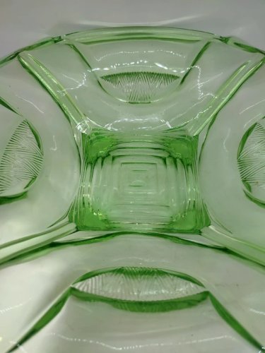 Beau plat Art Déco modèle Sigrid produit par August Walther & Sohne AG Dresden en 1937