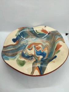 Beau plat de forme ondulé signé Ceramp en bon etat