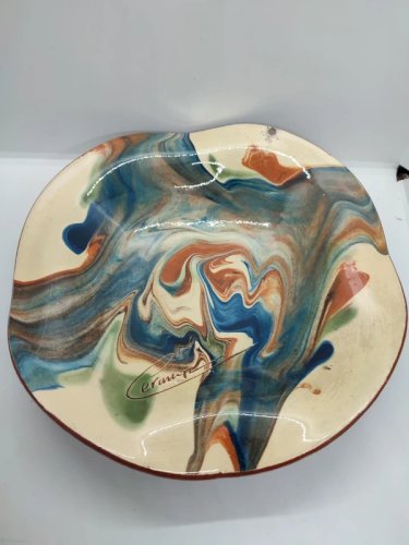 Beau plat de forme ondulé signé Ceramp en bon etat