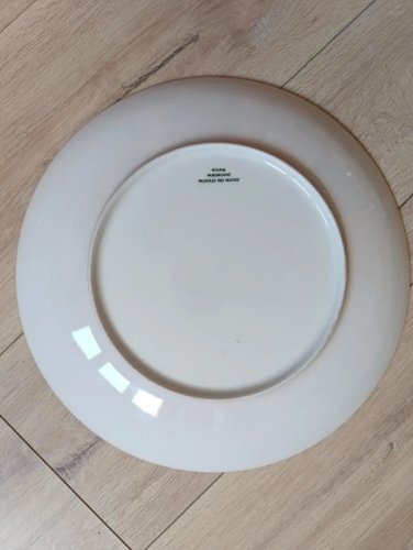 beau plat en porcelaine signé jaune de chrome en bon etat