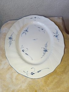 beau plat villeroy et boch modele vieux luxembourg en porcelaine en bon etat