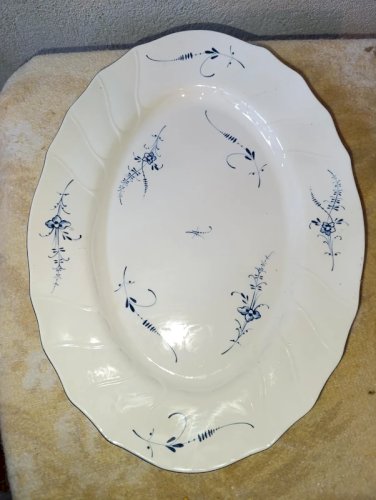 beau plat villeroy et boch modele vieux luxembourg en porcelaine en bon etat