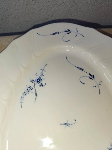 beau plat villeroy et boch modele vieux luxembourg en porcelaine en bon etat